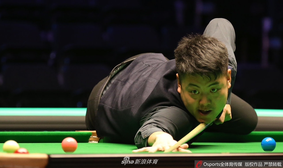 英锦赛梁文博6-4李行进8强