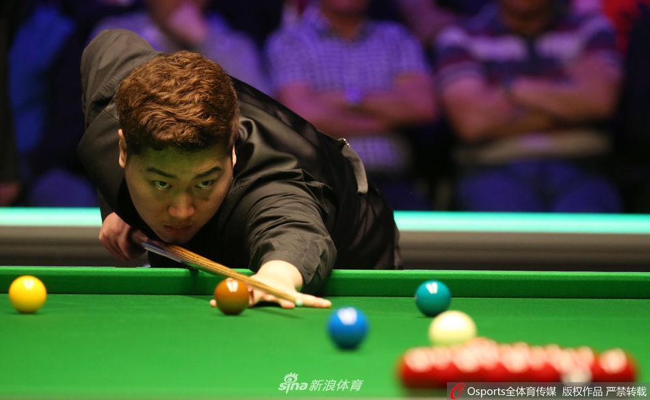 英锦赛颜丙涛6-1罗伯逊进8强