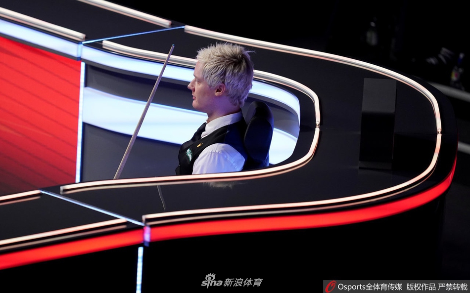 大师赛首轮罗伯逊5-6马奎尔