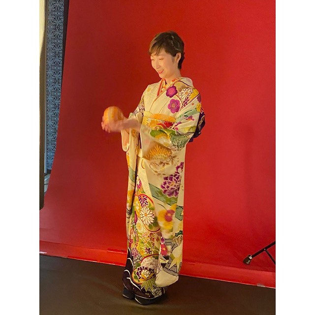 池江璃花子晒成人日和服写真