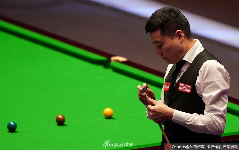 大师赛首轮丁俊晖3-6佩里