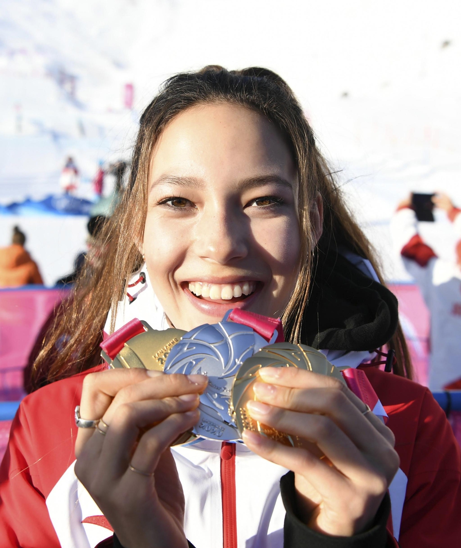冬青奥会谷爱凌和她的三枚奖牌