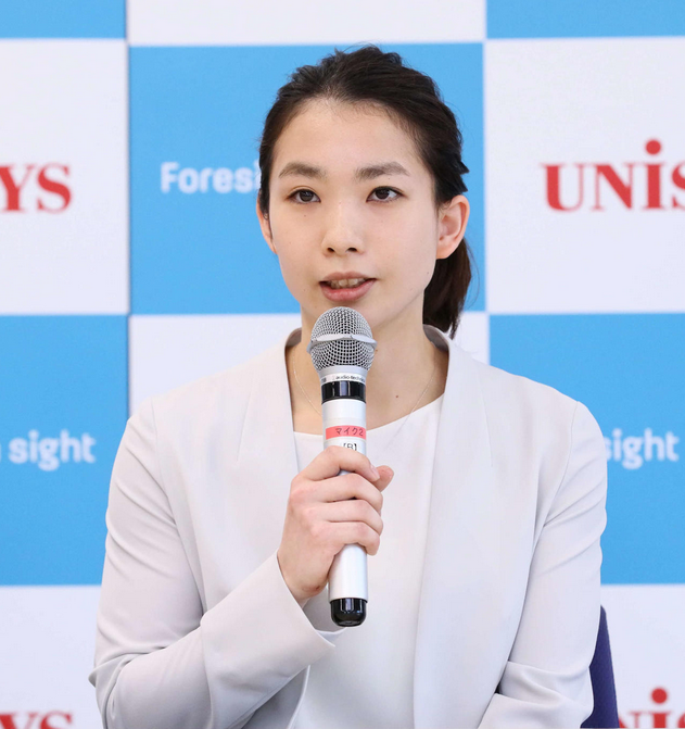 高桥礼华泪洒退役记者会现场