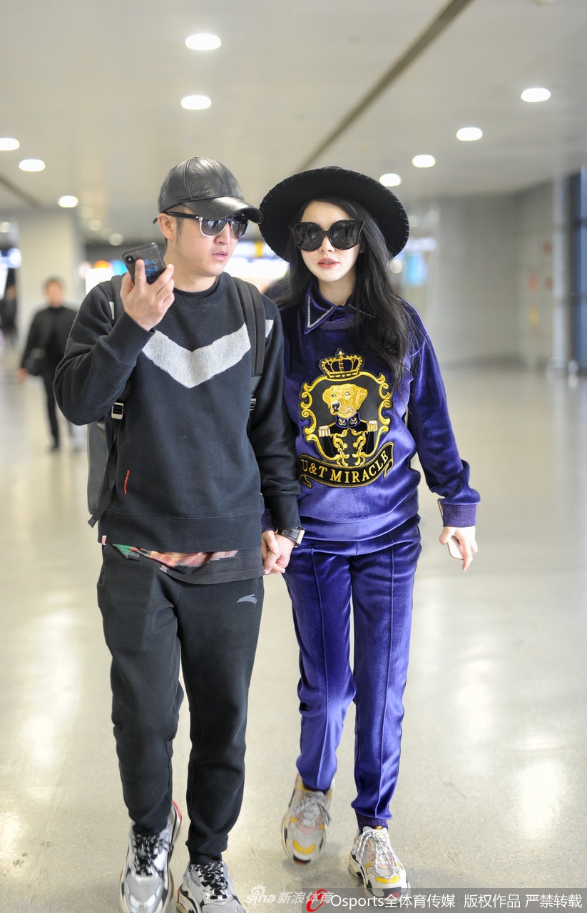 冉莹颖亲承诞下三胎 回顾邹市明一家幸福瞬间