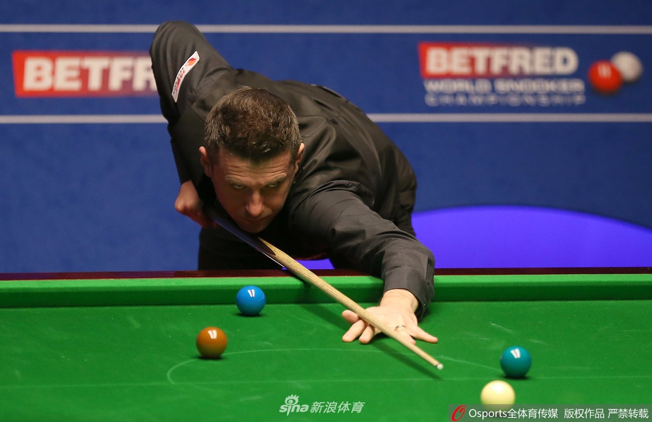 世锦赛首轮塞尔比10-7赵心童