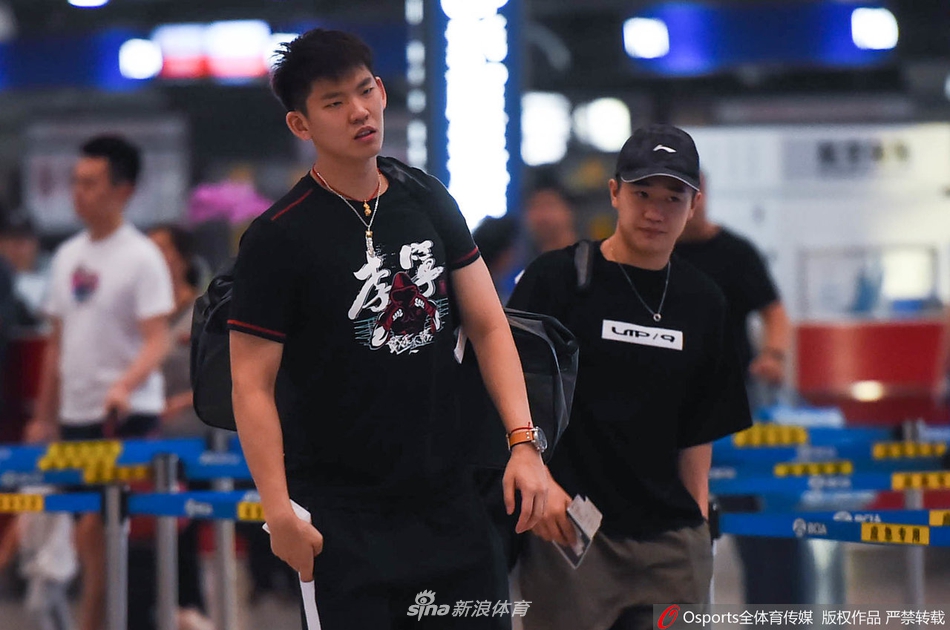 国羽深夜出征瑞士备战世锦赛