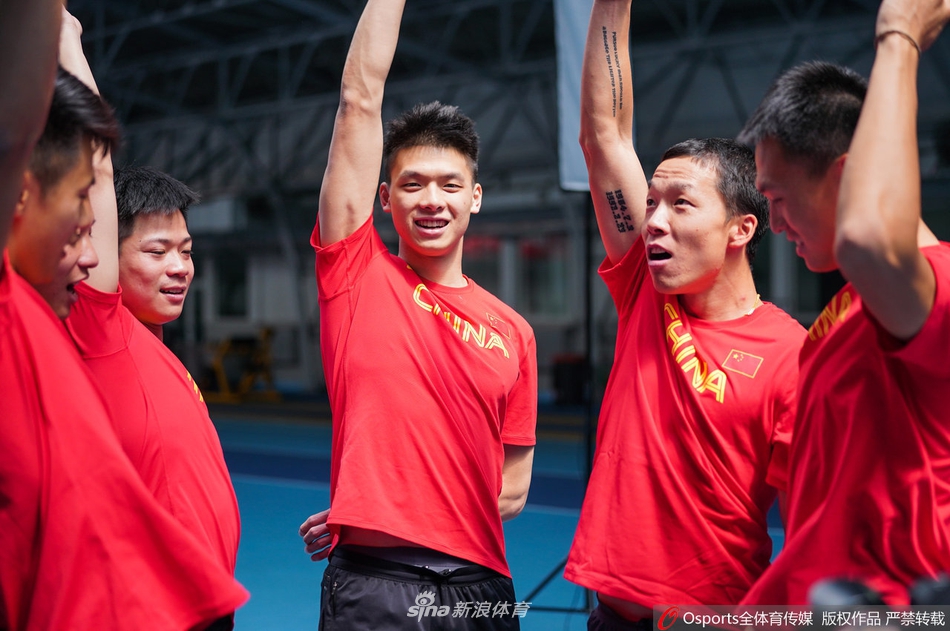 苏炳添谢震业备战亚锦赛