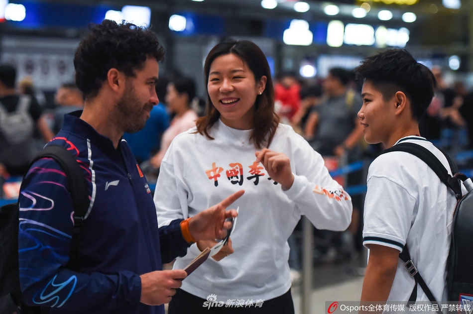 国羽深夜出征瑞士备战世锦赛
