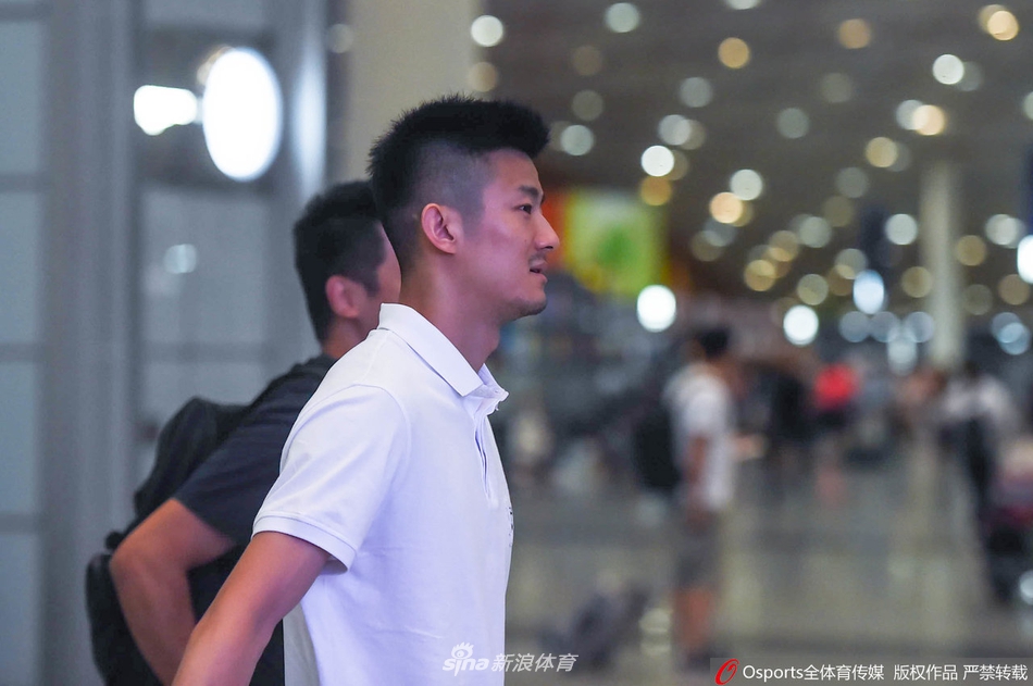 国羽深夜出征瑞士备战世锦赛