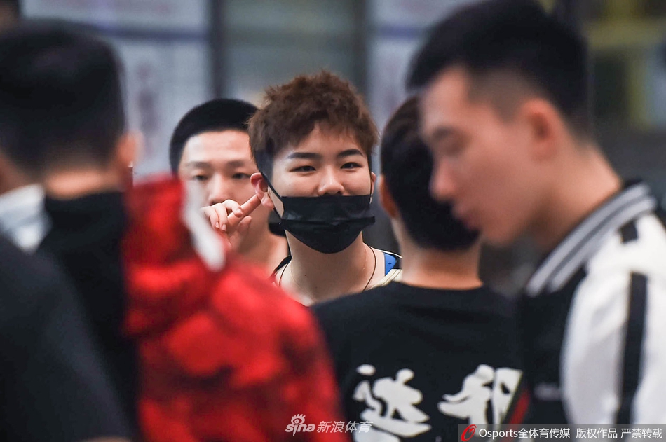 国羽深夜出征瑞士备战世锦赛