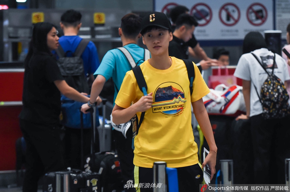 国羽深夜出征瑞士备战世锦赛