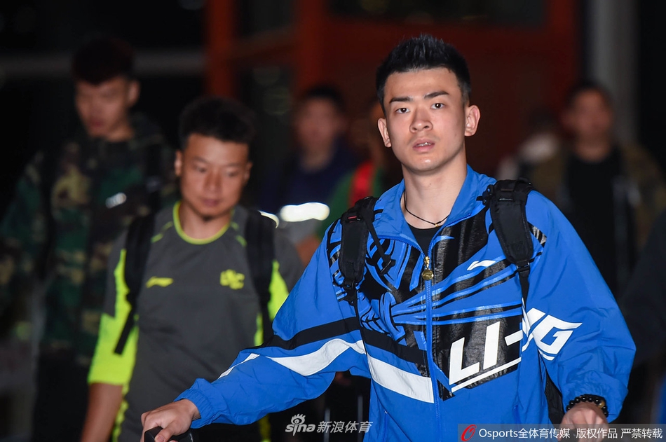 国羽深夜出征瑞士备战世锦赛