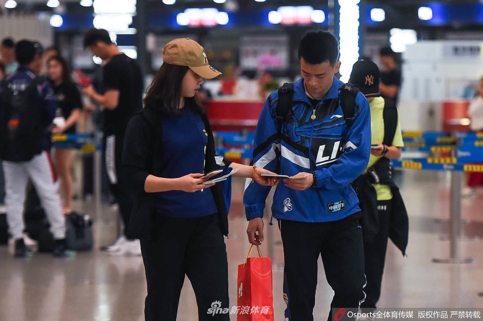 国羽深夜出征瑞士备战世锦赛