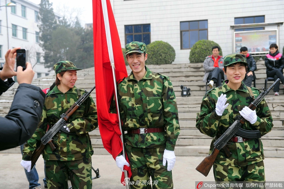 致敬八一建军节 军训中的运动健儿