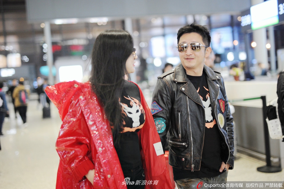 冉莹颖亲承诞下三胎 回顾邹市明一家幸福瞬间