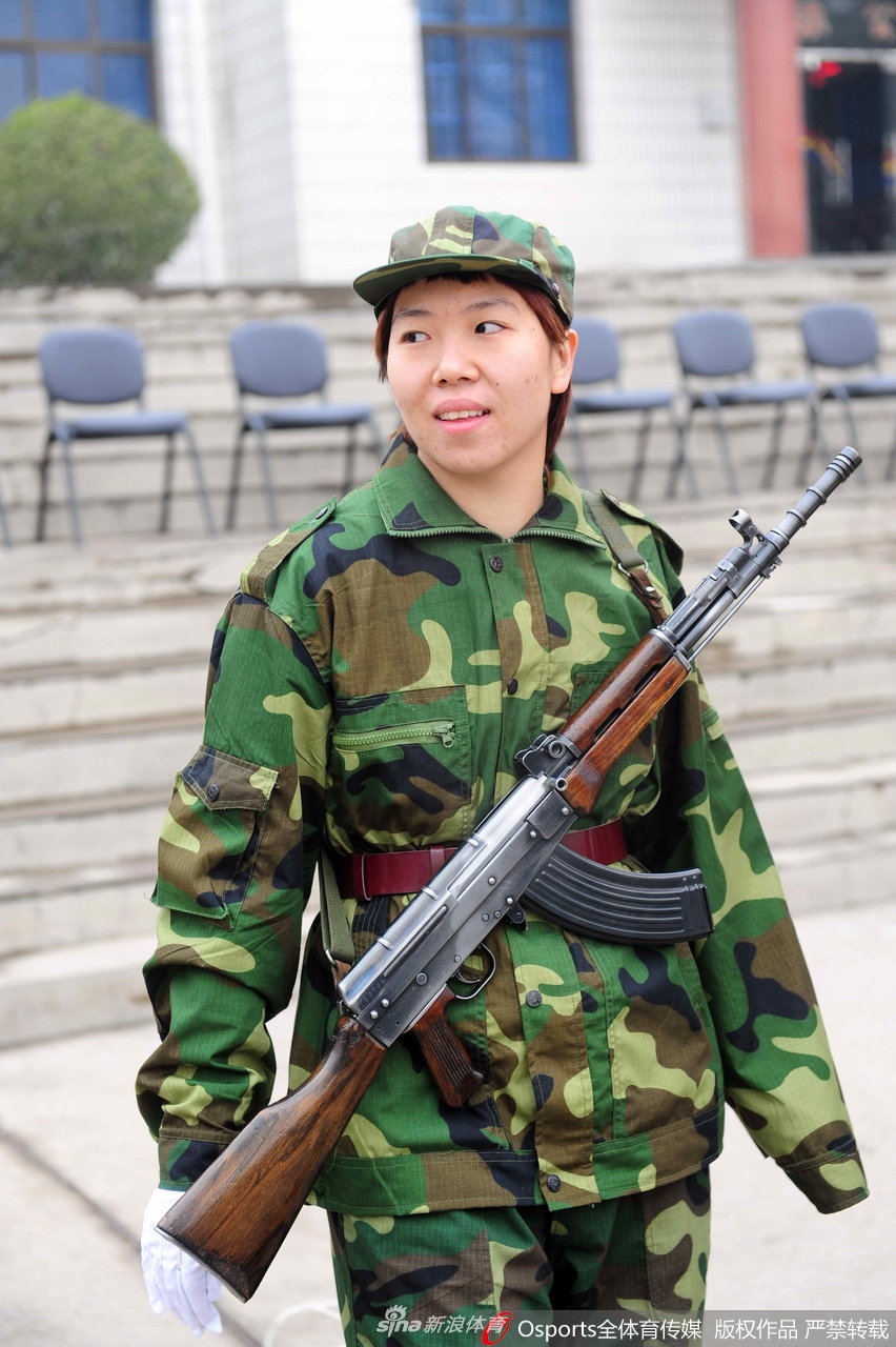 致敬八一建军节 军训中的运动健儿