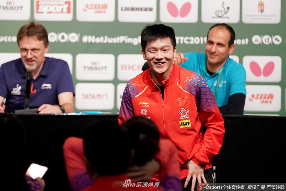 世乒赛混双抽签樊振东“小黑手”
