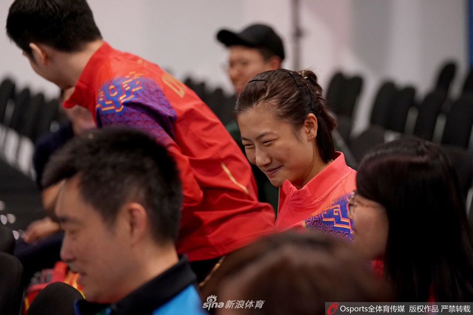 世乒赛混双抽签樊振东“小黑手”