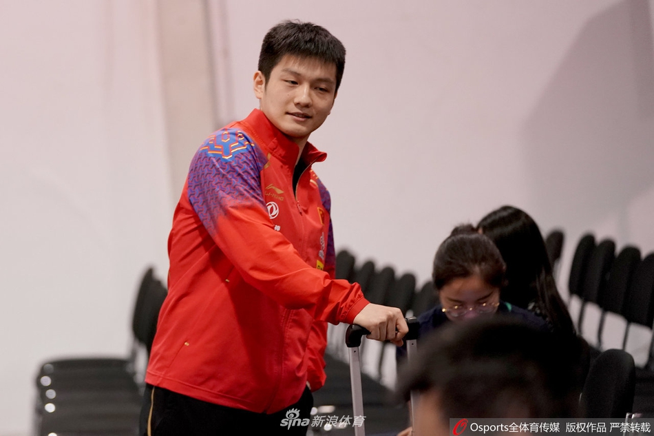 世乒赛混双抽签樊振东“小黑手”