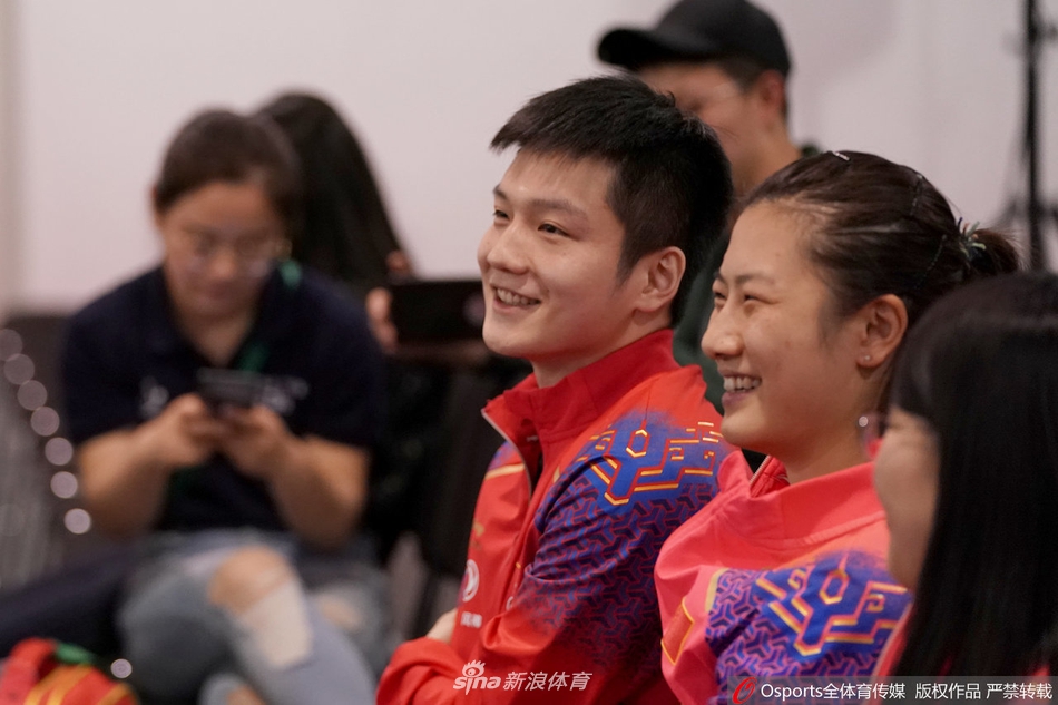 世乒赛混双抽签樊振东“小黑手”