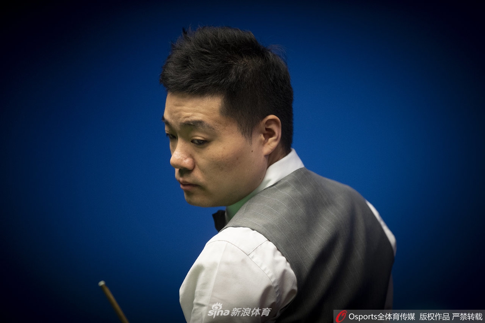 丁俊晖9-7领先特鲁姆普