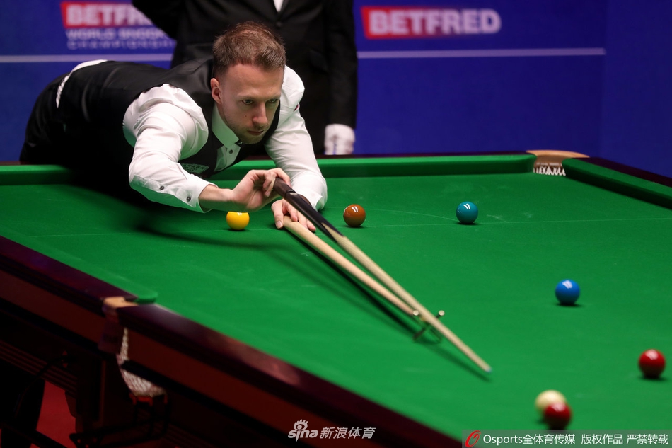 特鲁姆普18-9希金斯首夺世锦赛