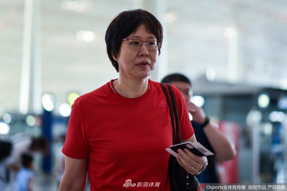 郎平率领中国女排兵发澳门