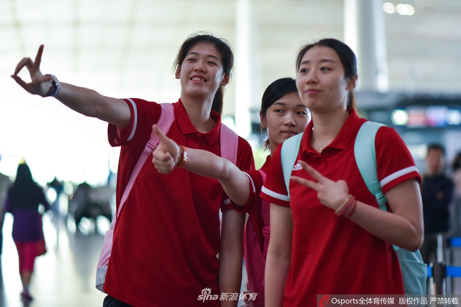 郎平率领中国女排兵发澳门
