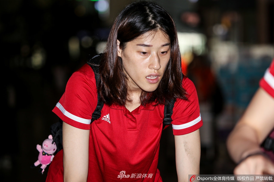 郎平率领中国女排兵发澳门