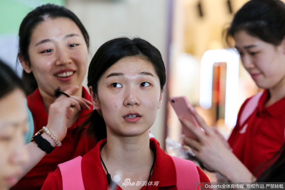 郎平率领中国女排兵发澳门
