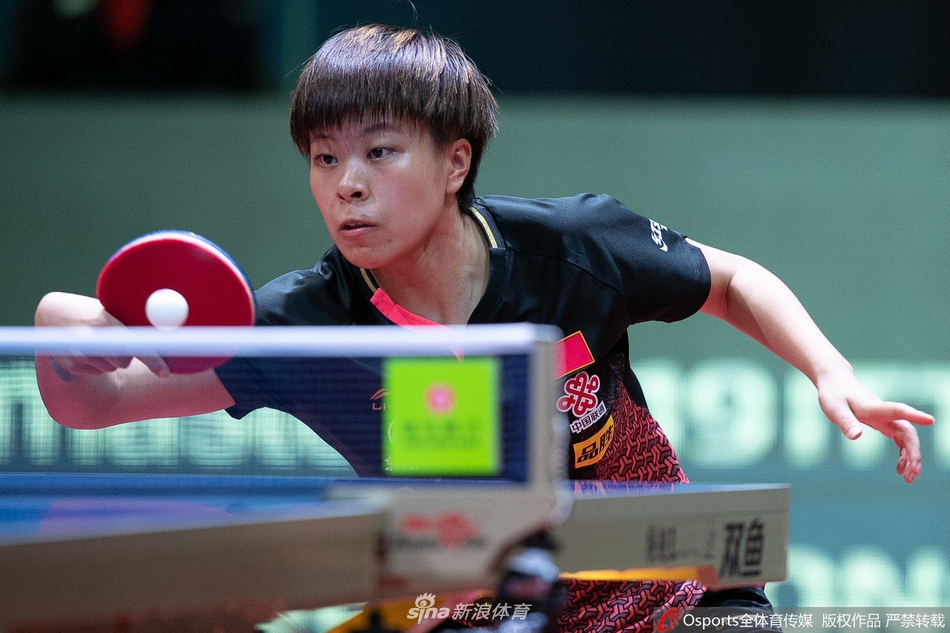 港乒赛王艺迪4-0郑怡静进决赛