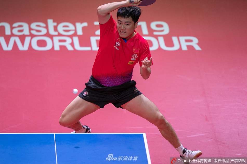 港乒赛林高远4-1梁靖进决赛