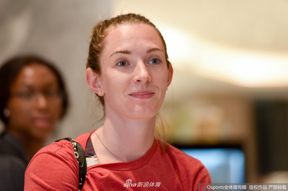 美国女排抵达南京备战总决赛