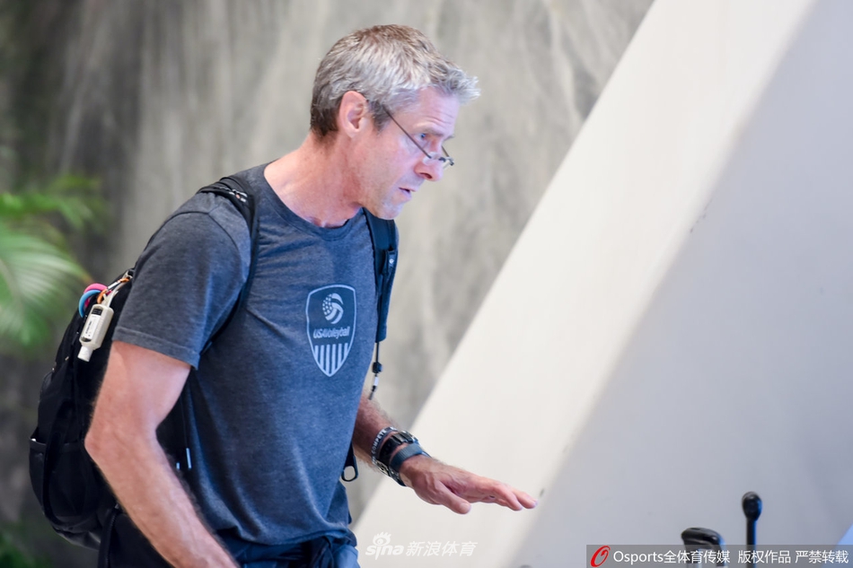 美国女排抵达南京备战总决赛