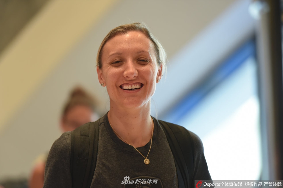 美国女排抵达南京备战总决赛