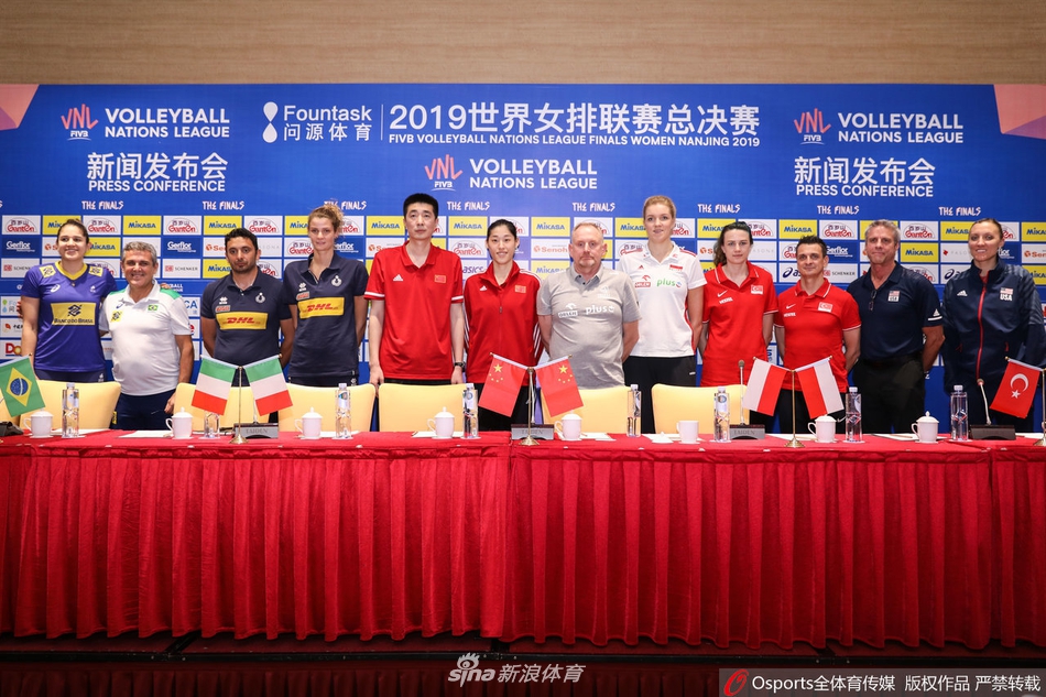 安家杰刘晓彤出席总决赛见面会