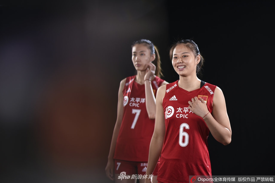总决赛中国女排拍写真