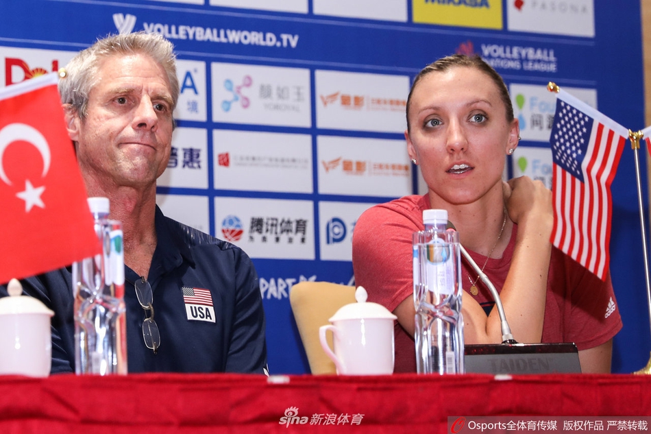 安家杰刘晓彤出席总决赛见面会