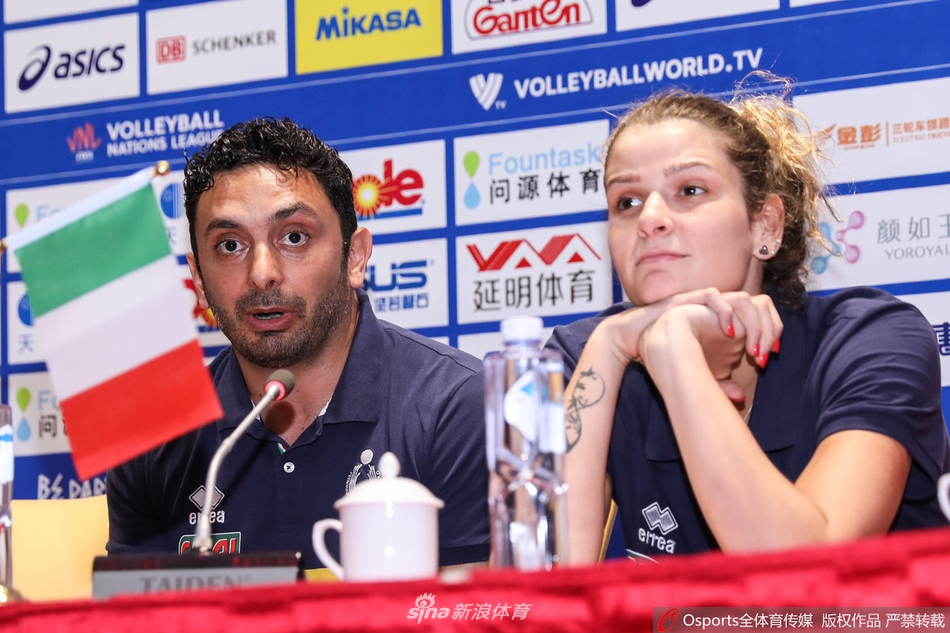 安家杰刘晓彤出席总决赛见面会