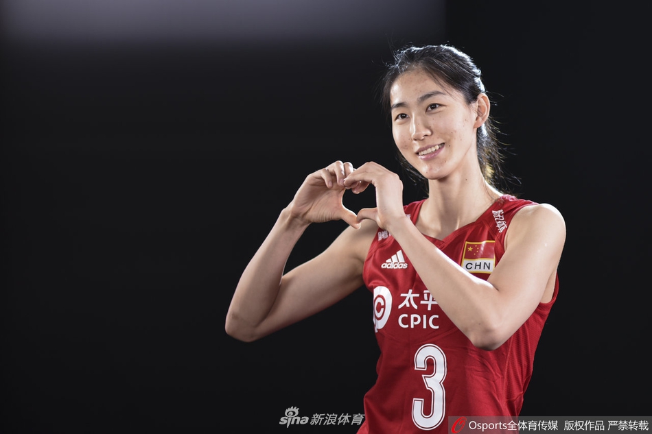 总决赛中国女排拍写真