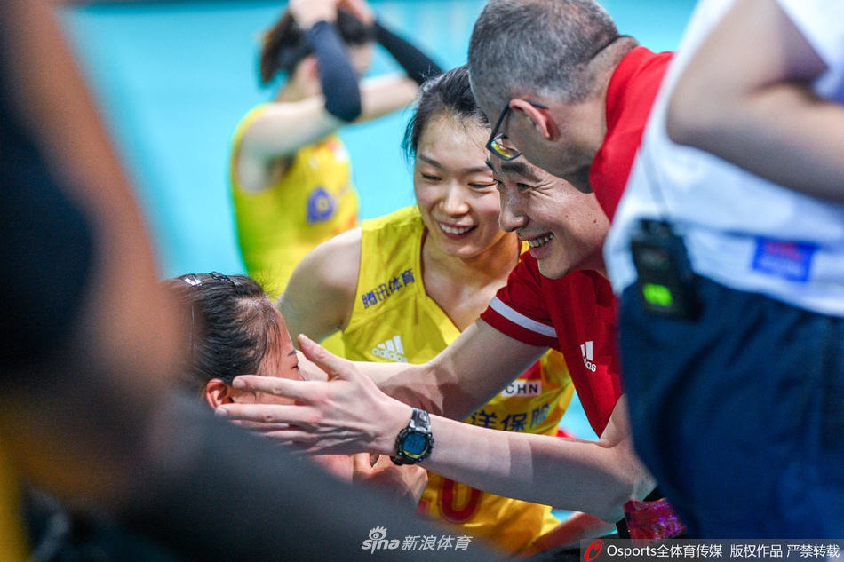 龚翔宇喜极而泣 中国女排太给力
