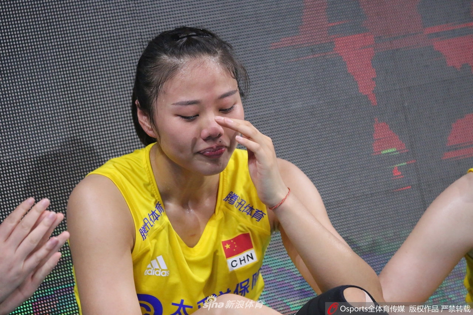 龚翔宇喜极而泣 中国女排太给力