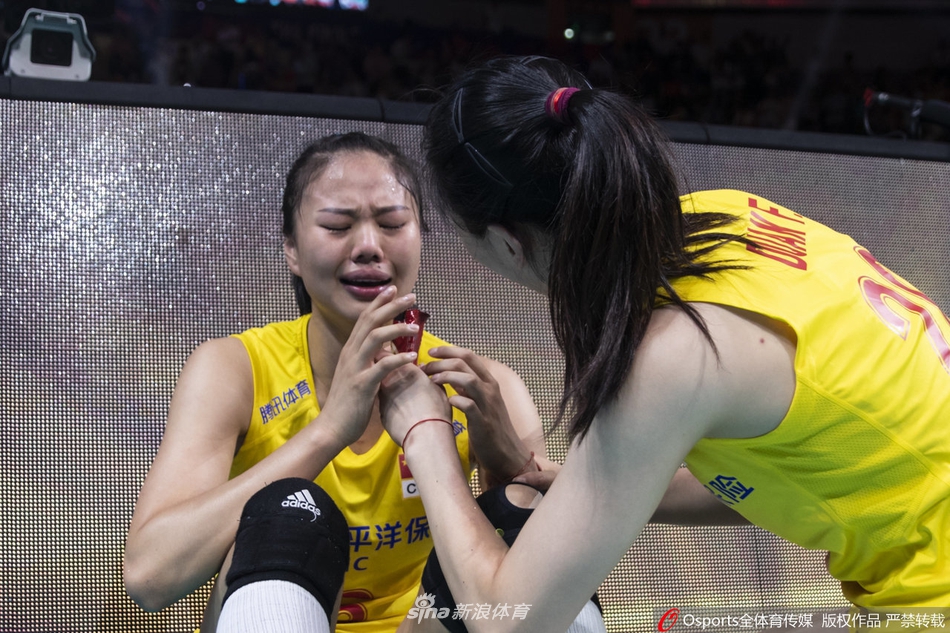龚翔宇喜极而泣 中国女排太给力