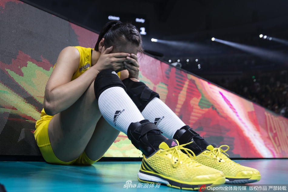 龚翔宇喜极而泣 中国女排太给力