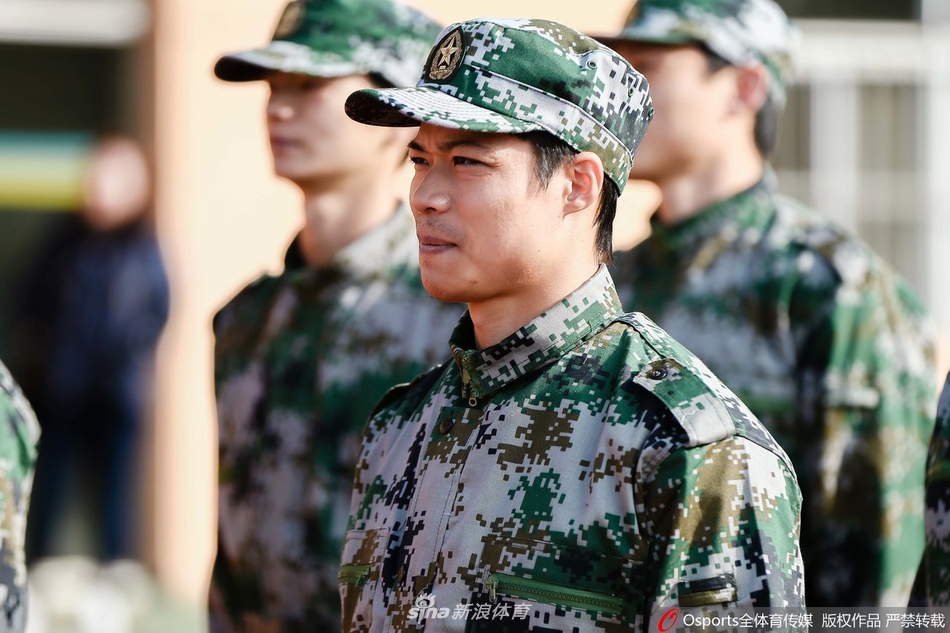 致敬八一建军节 军训中的运动健儿