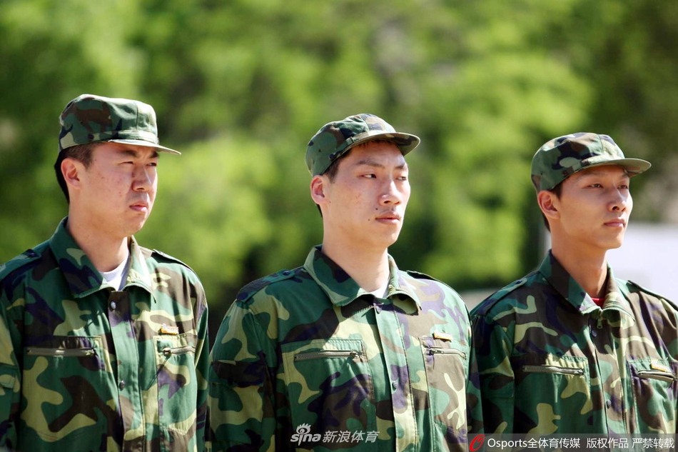 致敬八一建军节 军训中的运动健儿