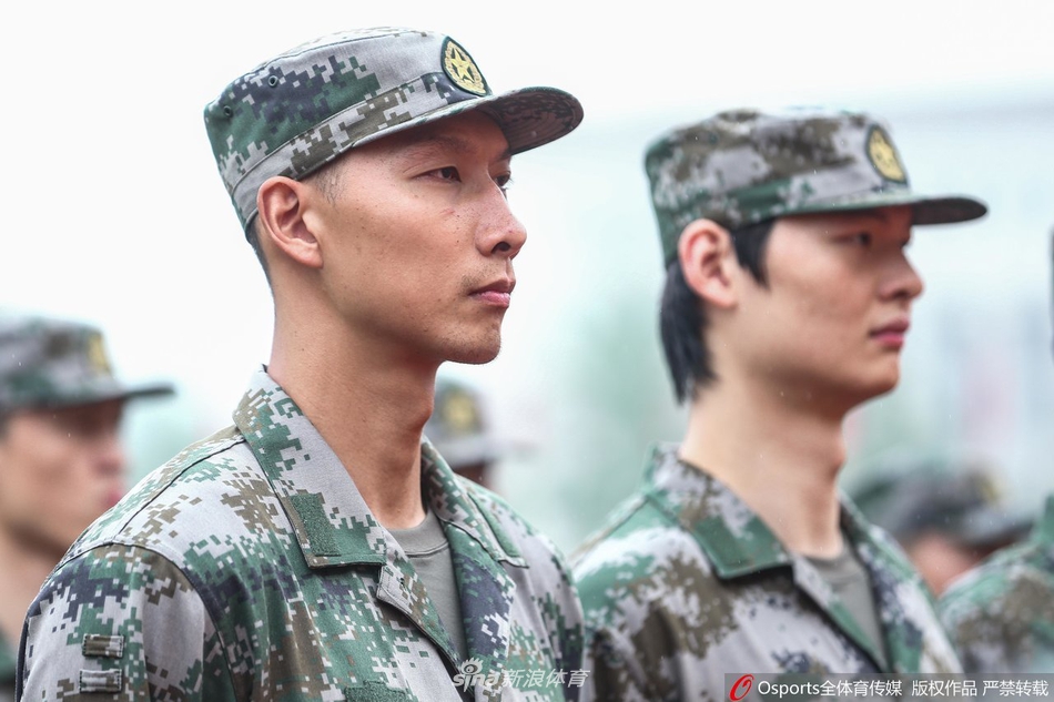 致敬八一建军节 军训中的运动健儿