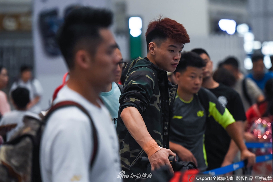 国羽深夜出征瑞士备战世锦赛