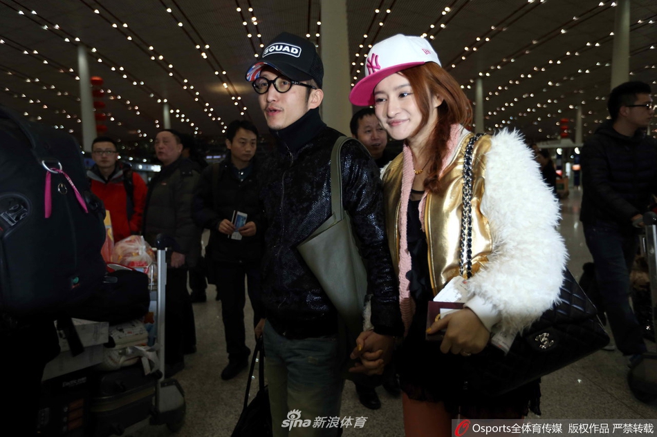 冉莹颖亲承诞下三胎 回顾邹市明一家幸福瞬间