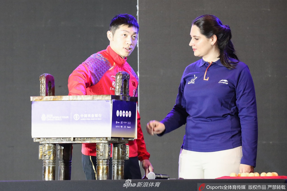 许昕孙颖莎出席总决赛抽签仪式